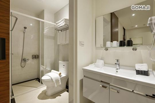 Top Bay B&B Donggang Bagian luar foto