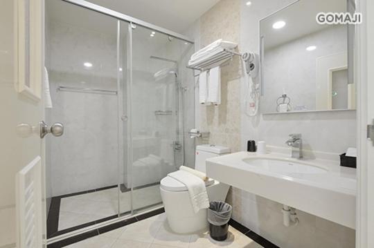 Top Bay B&B Donggang Bagian luar foto