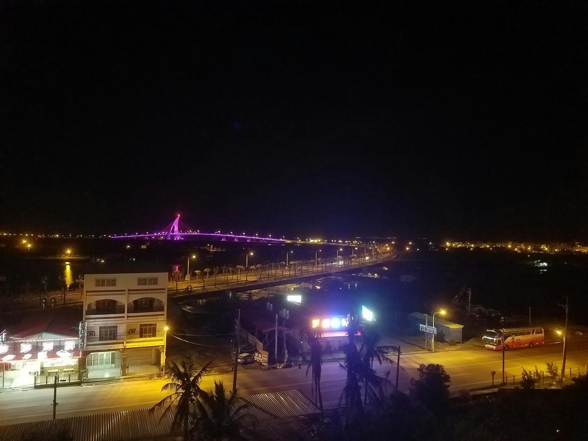 Top Bay B&B Donggang Bagian luar foto