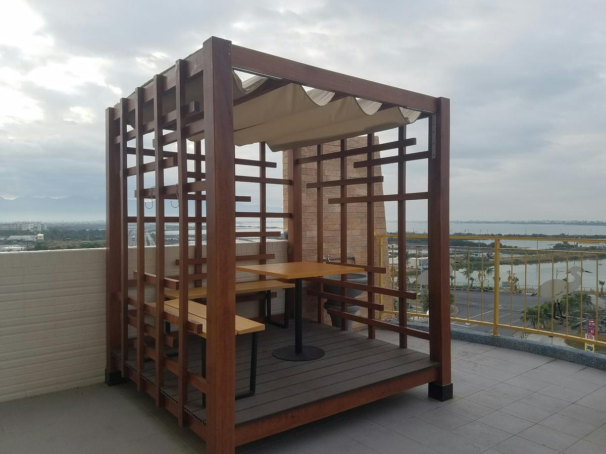 Top Bay B&B Donggang Bagian luar foto